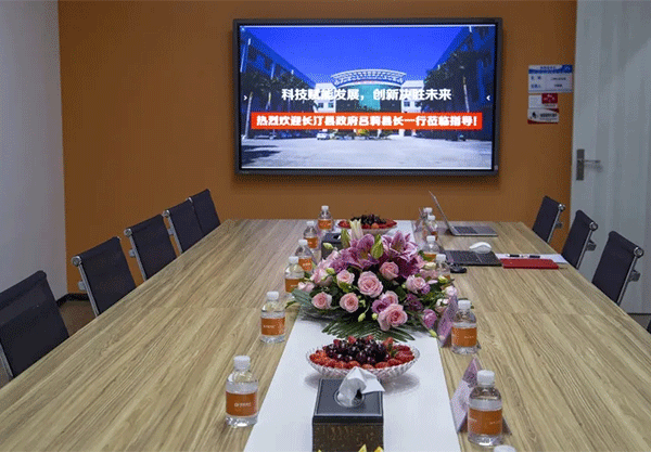 福建省长汀县吕莉县长一行莅临极悦娱乐视察指导-2.png 福建省长汀县吕莉县长一行莅临极悦娱乐视察指导-2.png