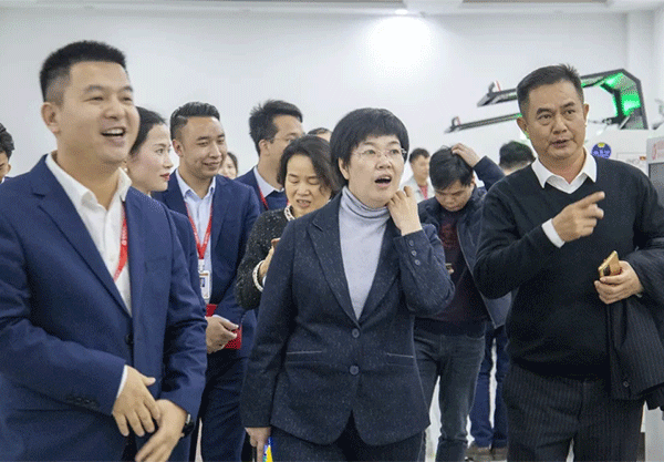 福建省长汀县吕莉县长一行莅临极悦娱乐视察指导-14.png 福建省长汀县吕莉县长一行莅临极悦娱乐视察指导-14.png